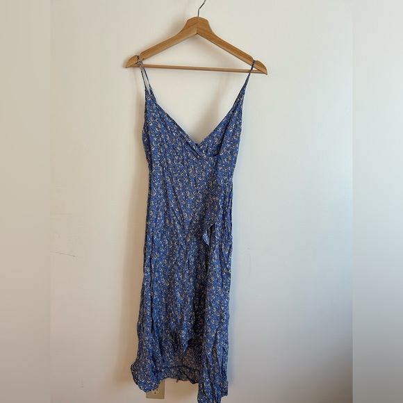 Floral wrap dress - Picture 2 of 3